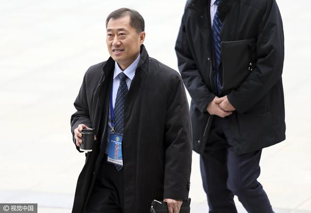 为禁止日军声援，荷花与胡水生用麻袋背鬼子，并与新四军获得联系，对仇敌倡议攻击。日军依托平易近房进行顽抗。荷花点燃平易近房，新四军倡议冲锋，全歼了胡家台的仇敌。